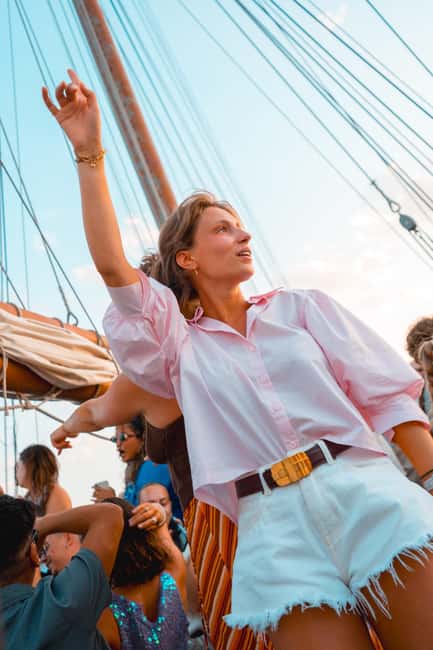 Lisbon: Sunset Boat Party Cruise with Music & Drinks - Principe Perfeito: the party layout and DJ energy on the Tagus