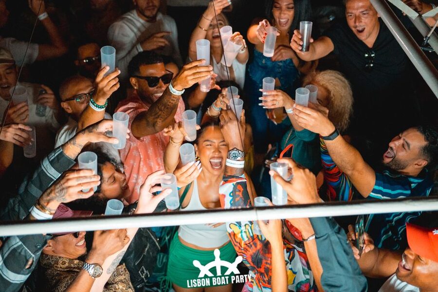 Lisbon: Sunset Boat Party with 2 Drinks and Free Club Entry - Sunset Boat Party on the Tagus: the real vibe