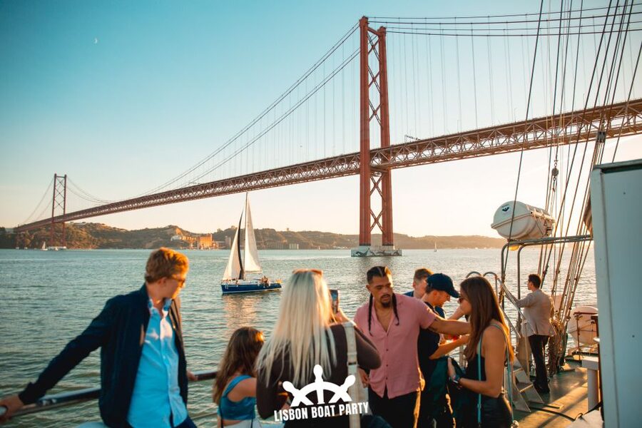 Lisbon: Sunset Boat Party with 2 Drinks and Free Club Entry - Free club entry: what happens after you dock