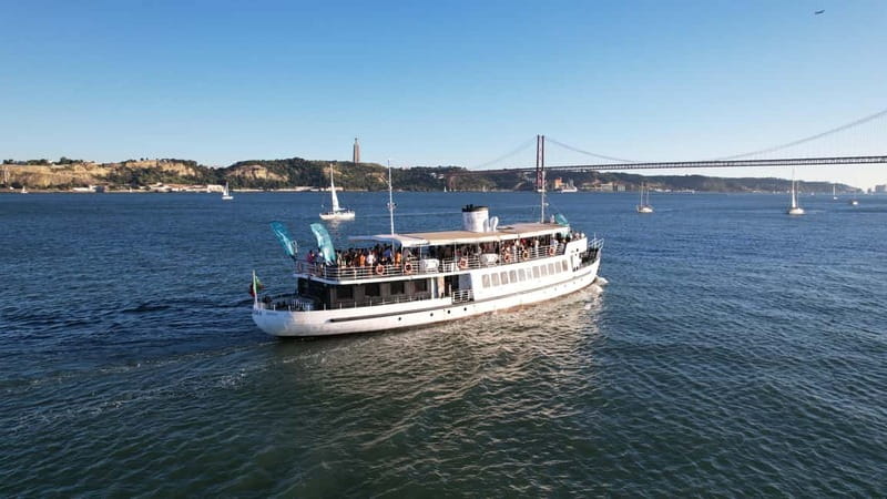 Lisbon: Sunset Boat Tour with Music and Drinks - Price and Drinks: What the Ticket Includes (and What to Expect at the Bar)