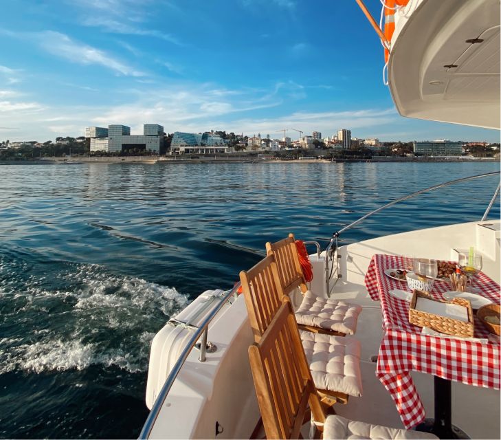 Lisbon: Sunset Boat Tour with Wine - The live guide: who you’ll learn from (and what to ask)