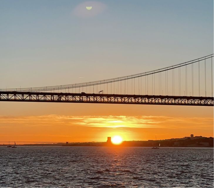 Lisbon: Sunset Boat Tour with Wine - Drinks and comfort: the simple joys are the point
