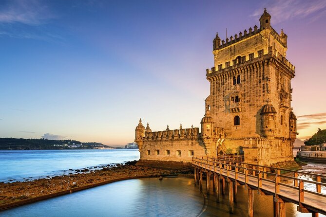 Lisbon: Sunset Catamaran Boat Tour with Music and Drinks - Practical tips for a smoother evening on the water
