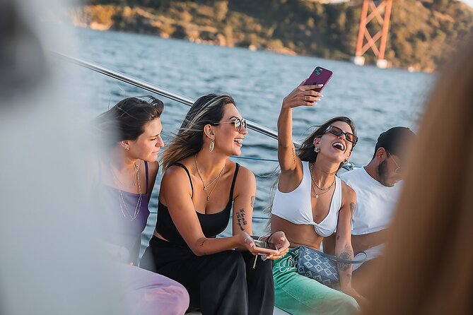 Lisbon: Sunset Catamaran Boat Tour with Music and Drinks - Who this catamaran cruise suits best