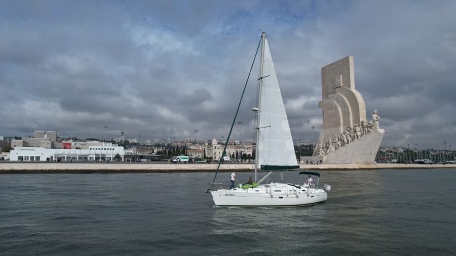 Lisbon: Sunset Cruise on The Tagus River with Welcome Drink - Why Lisbon looks better from a small sailing yacht