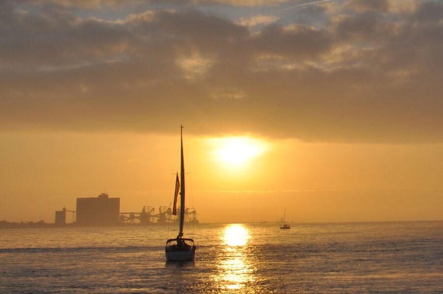 Lisbon: Sunset Cruise on The Tagus River with Welcome Drink - The Christ the King area: a quiet photo moment with real depth