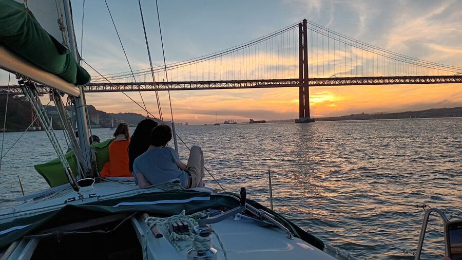 Lisbon: Sunset Cruise on The Tagus River with Welcome Drink - Welcome drink and onboard atmosphere: the easy part of planning