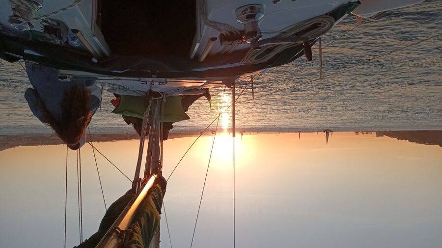 Lisbon: Sunset Cruise on The Tagus River with Welcome Drink - Getting your first big views near Cacilhas and the 25 de Abril Bridge