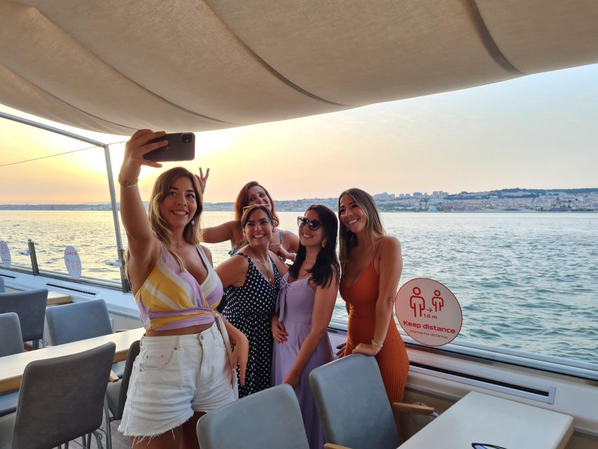 Lisbon: Sunset Cruise with Welcome Drink and Snacks - Key things to know before you go