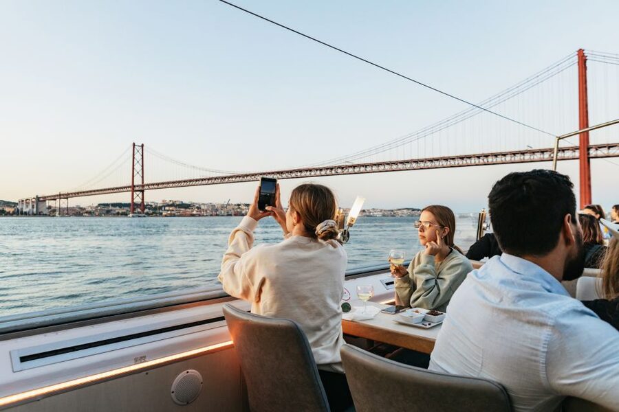 Lisbon: Sunset Cruise with Welcome Drink and Snacks - Why this Lisbon sunset cruise works so well
