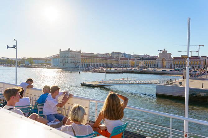 Lisbon Sunset Cruise with Wine and Snacks - Audio guide vs live narration: how to make the app work