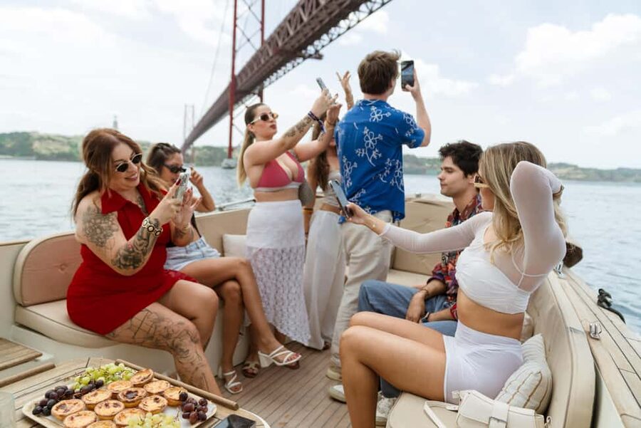 Lisbon – Sunset Porto Tonic Premium Boat Experience - The route highlights: 25 de Abril Bridge to Praça do Comércio