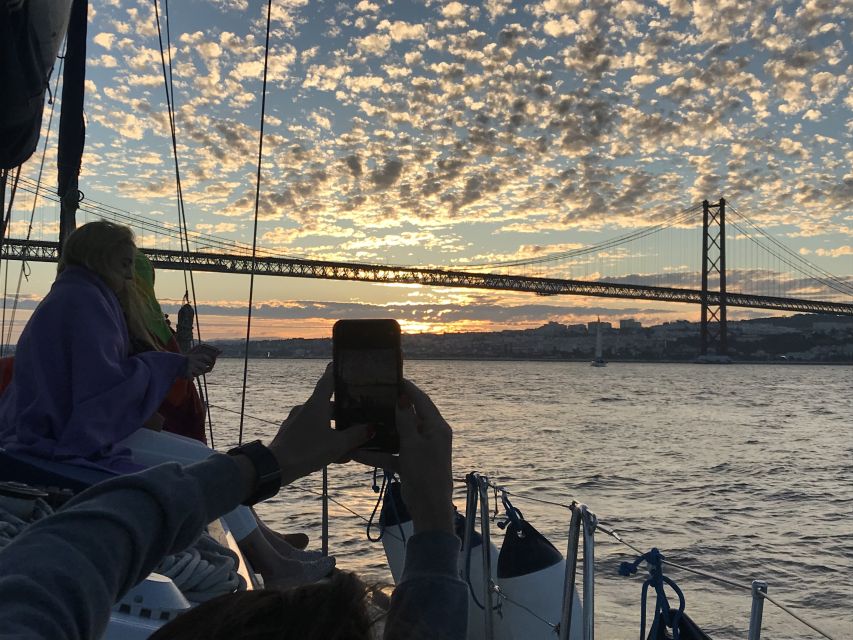 Lisbon: Sunset Sailing Cruise with Wine - Where the crew shines (and why it matters)