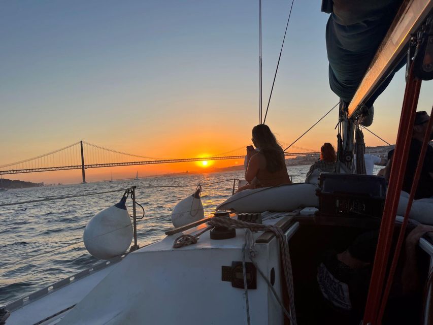 Lisbon Sunset Sensations 2h Cruise - Snacks, wine, and the onboard conversation that makes it feel personal