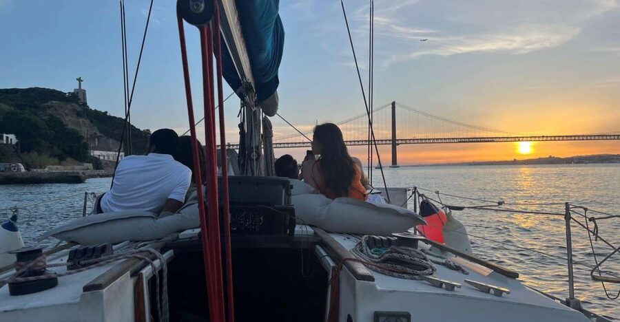 Lisbon Sunset Sensations 2h Cruise - Meeting at Izanagi and the smooth start in Alcântara