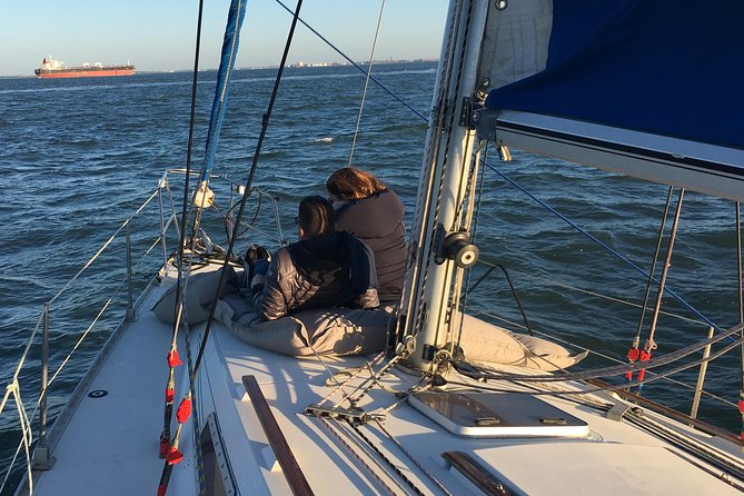 Lisbon Sunset Sensations on a Private Sailing Boat with wine&snacks - When to book and how to plan your evening