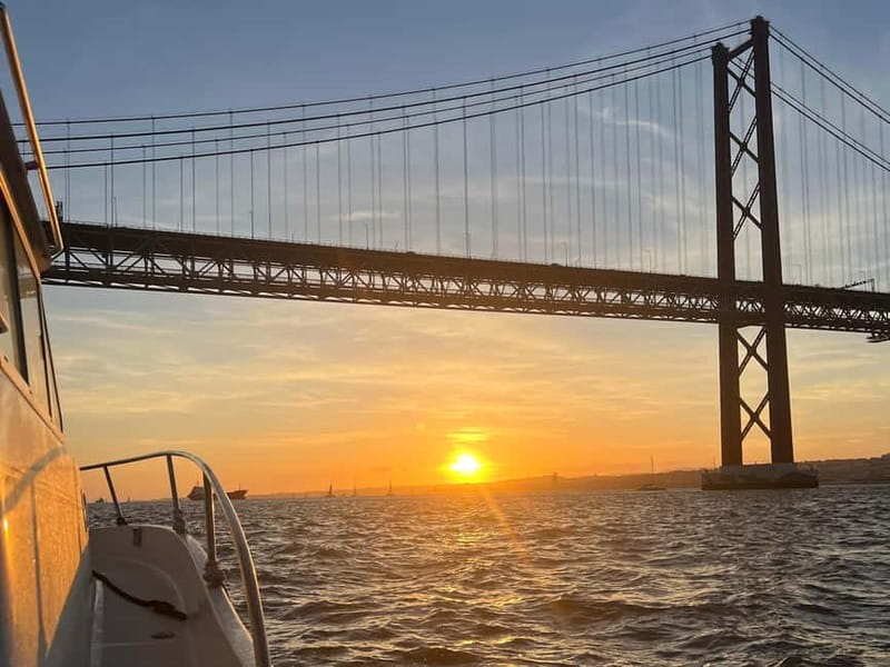 Lisbon: Sunset Tour on a Cozy Boat - Key things to know before you board
