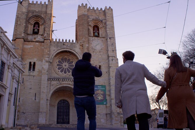 Lisbon Sunset Walk Through Hidden Viewpoints With a Local - Meeting at Saint Vicente: Easy Start, Clear Direction