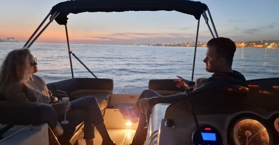 Lisbon: Tagus River Boat Sunset and Night Champagne Tour - Finding the boat: Belém Marina and the Rosa dos Ventos meetup