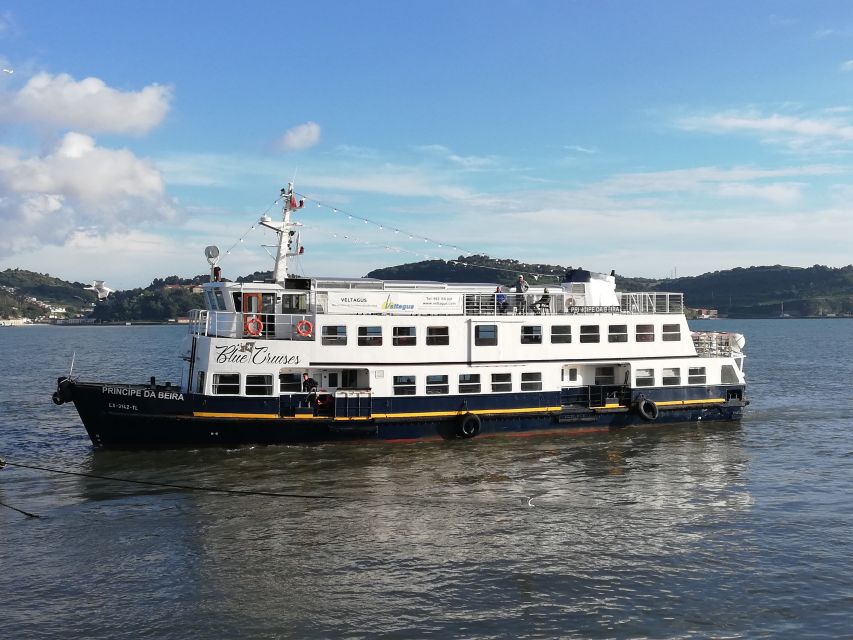 Lisbon: Tagus River Cruise with Welcome Drink - Where You Sit Changes Everything: Deck Wind, Indoor Comfort, and Photos