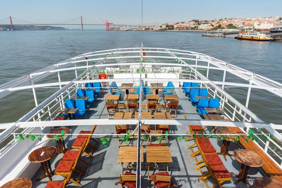 Lisbon: Tagus River Dinner Cruise with Live Jazz - Live Jazz Setup: What to Expect From the Music