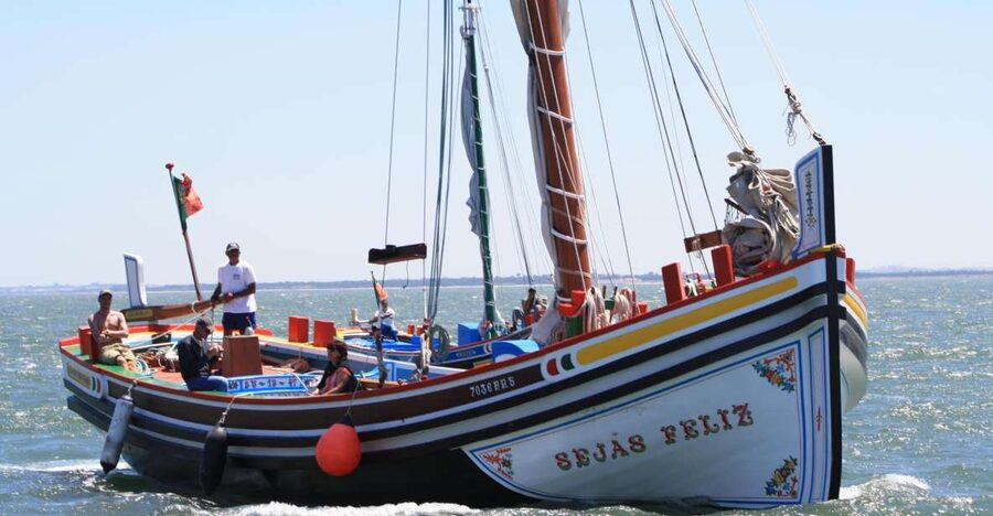 Lisbon: Tagus River Express Cruise in a Traditional Vessel - Boarding at Terreiro do Paço: Easy Start, Central Views