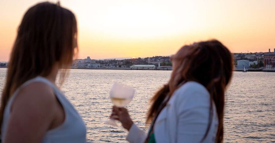 Lisbon: Tagus River Sunset Tour with Snacks and Drink - Key things I’d circle before you go