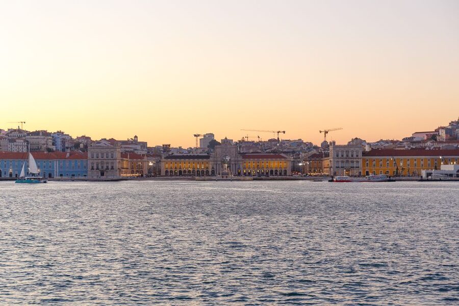 Lisbon: Tagus River Sunset Tour with Snacks and Drink - Price and inclusions: the $32 value check