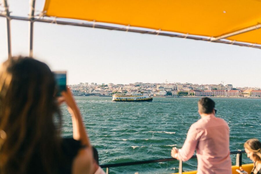Lisbon: Tagus River Yellow Boat Cruise - Audio guide in multiple languages (and a couple of real-world gotchas)