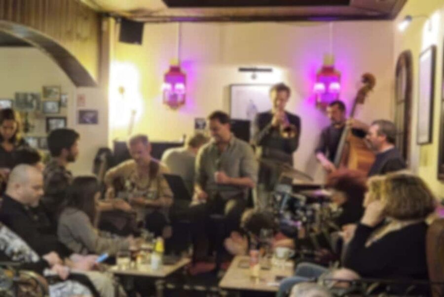 Lisbon: The best of Live Jazz in an intimate setting - The included drink and snacks: where value meets comfort