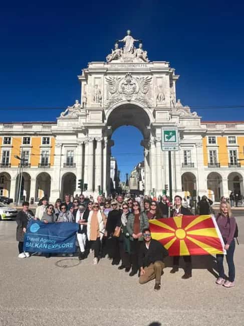 Lisbon Through the Eyes of a Local - Food and Walking Tour - São Domingos Square and Church: small stops with big meaning