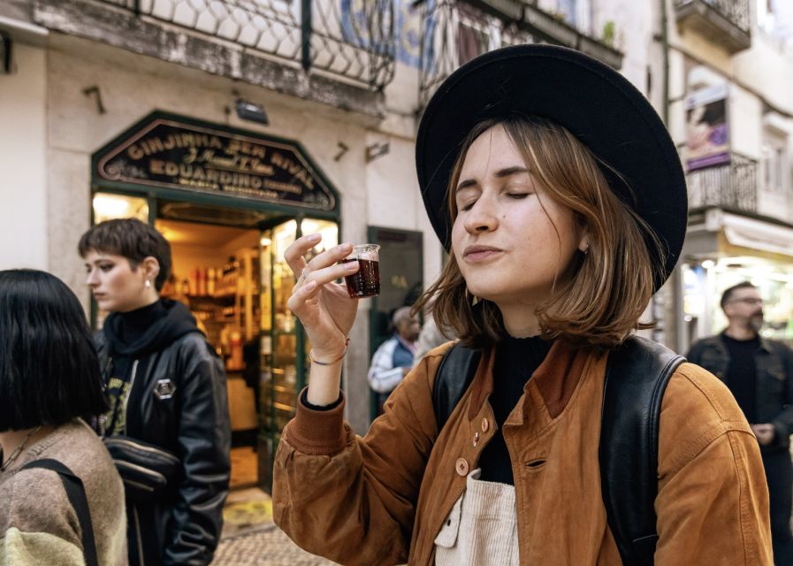 Lisbon: Tipsy Tour Fun Bar Crawl with a Local Guide - What the ending at a popular club means for your night