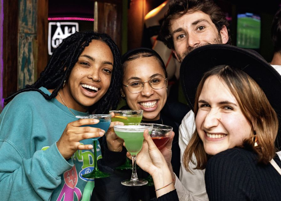 Lisbon: Tipsy Tour Fun Bar Crawl with a Local Guide - Meeting at Largo do Carmo and finding your guide fast