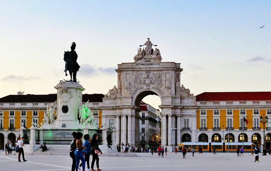 Lisbon to Porto with Óbidos-Nazaré-Fátima-Coimbra-Aveiro - Fátima: A Place of Prayer and Quiet Pause