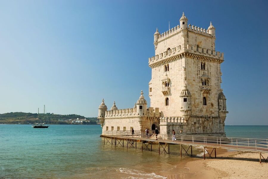 Lisbon to Porto with Óbidos-Nazaré-Fátima-Coimbra-Aveiro - Nazaré: Giant Waves, Fishing Life, and Lunch That Makes Sense