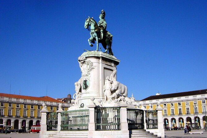 Lisbon to Porto with stop Aveiro-Fátima-Coimbra-Tomar-Nazaré-Óbidos - Nazaré: seaside energy and the reality check of famous waves