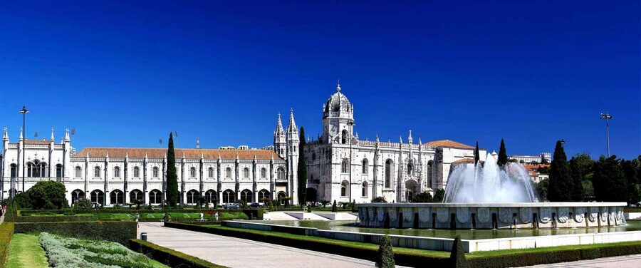 Lisbon Tour: Cristo Rei, Belem, São Jorge Castle, 360°View. - Private comfort: BMW pickup and a 7-hour Lisbon hits-the-icons day