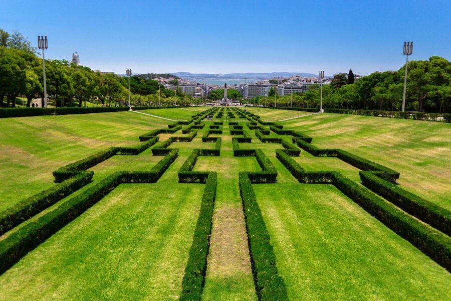 Lisbon Tour: Cristo Rei, Belem, São Jorge Castle, 360°View. - Who should book this Lisbon day (and who should skip it)