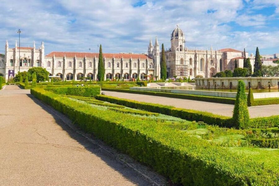 Lisbon: Tour of Belem and Jerónimos Monastery - From the Tagus estuary to the Monument of the Discoverers