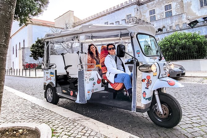 Lisbon tour Oldtown & Viewpoints on a tuktuk! - Hotel pickup and hop-on flexibility (how the start actually works)