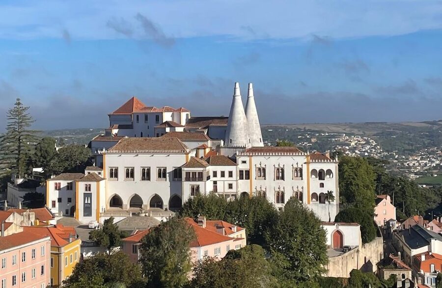 Lisbon: Tour to Sintra, Cabo da Roca and Cascais - The guide and group setup: how the day stays smooth