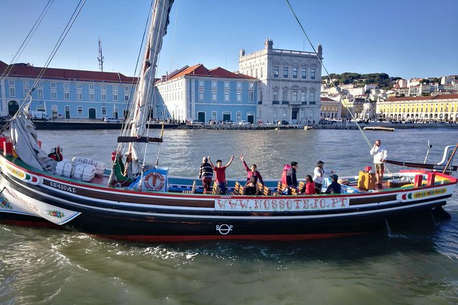 Lisbon Traditional Boats - Express Cruise - 45min - Live English Commentary: The Benefit of Hearing It While You See It