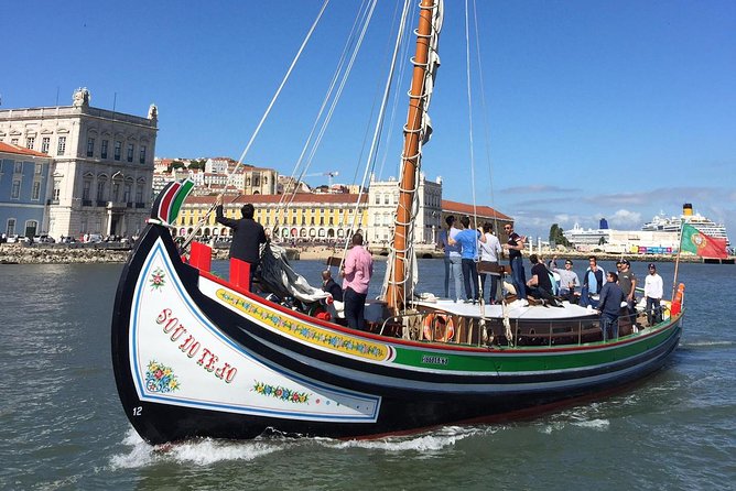 Lisbon Traditional Boats - Guided Sightseeing Cruise - Live guiding: how the best moments land (and what to do if yours is quieter)
