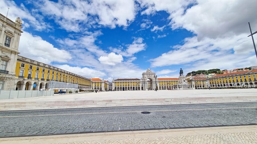 Lisbon: Tuk Tuk 2H Tour Lisbon with a Old Timer - Sé Cathedral and Museum of Sé: where Lisbon’s identity shows up fast