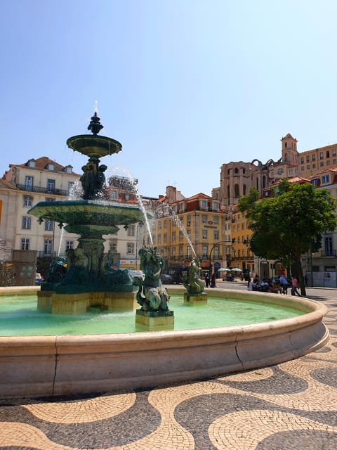 Lisbon: Tuk Tuk 2H Tour Lisbon with a Old Timer - Teatro Romano details: small stop, big payoff