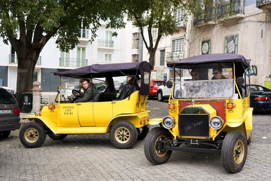 Lisbon: Tuk Tuk City tour with vintage car - Hard Rock Cafe Lisboa as your easy starting point