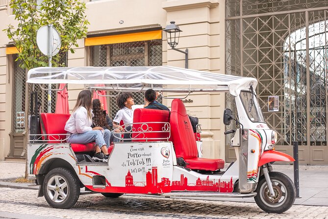 Lisbon Tuk Tuk: Explore Lisbon’s Hidden Treasures 1:30h - Start at Hard Rock Cafe and get your bearings quickly