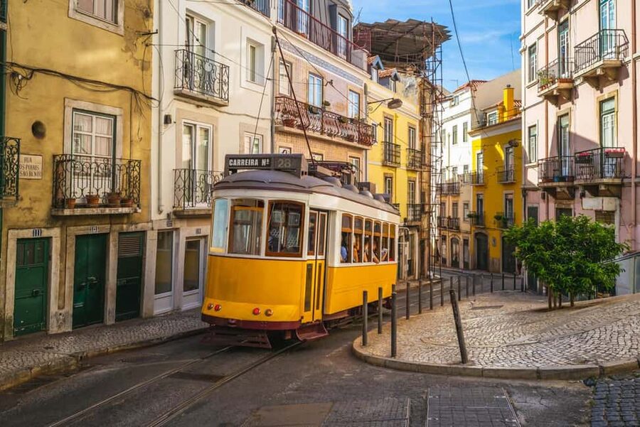 Lisbon: Tuk Tuk Hop-On Hop-Off Tour - Viewpoints and Monument Time: Seeing More Without the Rushing