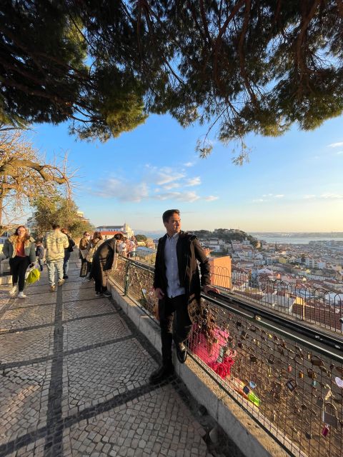 Lisbon: Tuk Tuk with hotel pick up and the best of old city - Hotel Pickup to Praça do Comércio: Your Easy Start and Center-Map Finish