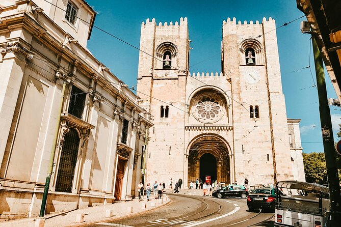 Lisbon TukTuk City Tour | Lisbon Private Sightseeing Tours - The guide experience: what you should look for on the day